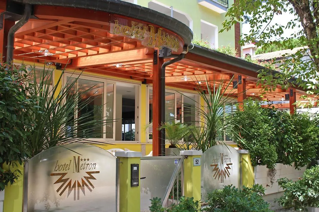Hotel Metron Cesenatico 3*,