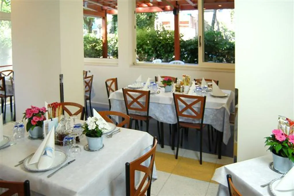 Hotel Metron Cesenatico 3*,